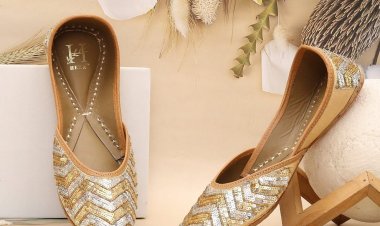 The Perfect Ethnic Footwear for Women: Embrace Style with Heer Stores